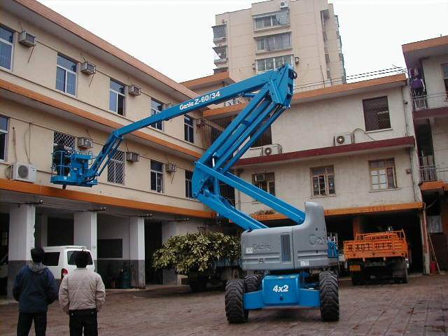 高空作业车与救护车 两种特殊车辆在公共服务中的角色